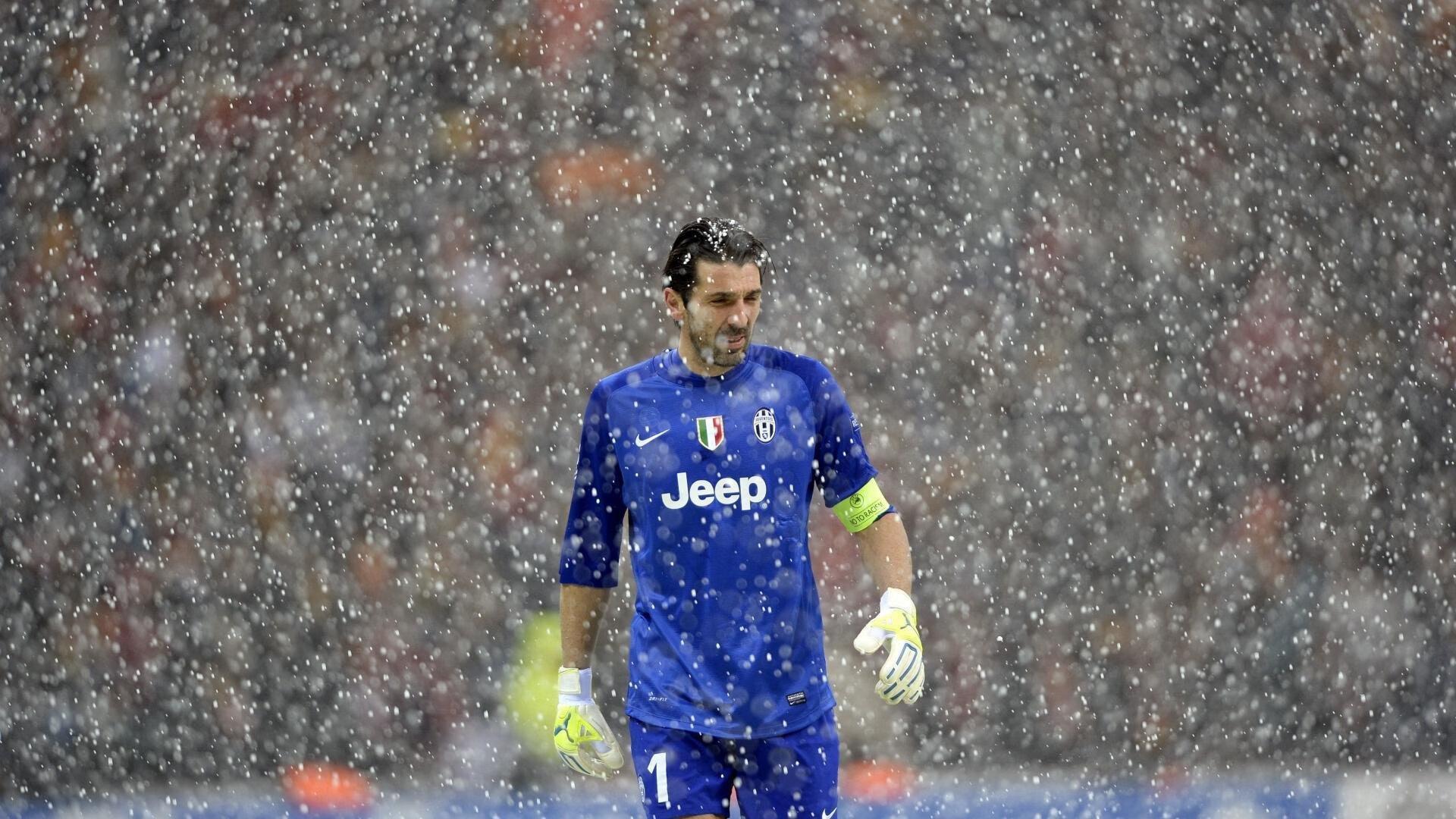 激情对决!同城德比战引爆全场,球迷狂欢夜见证历史性时刻