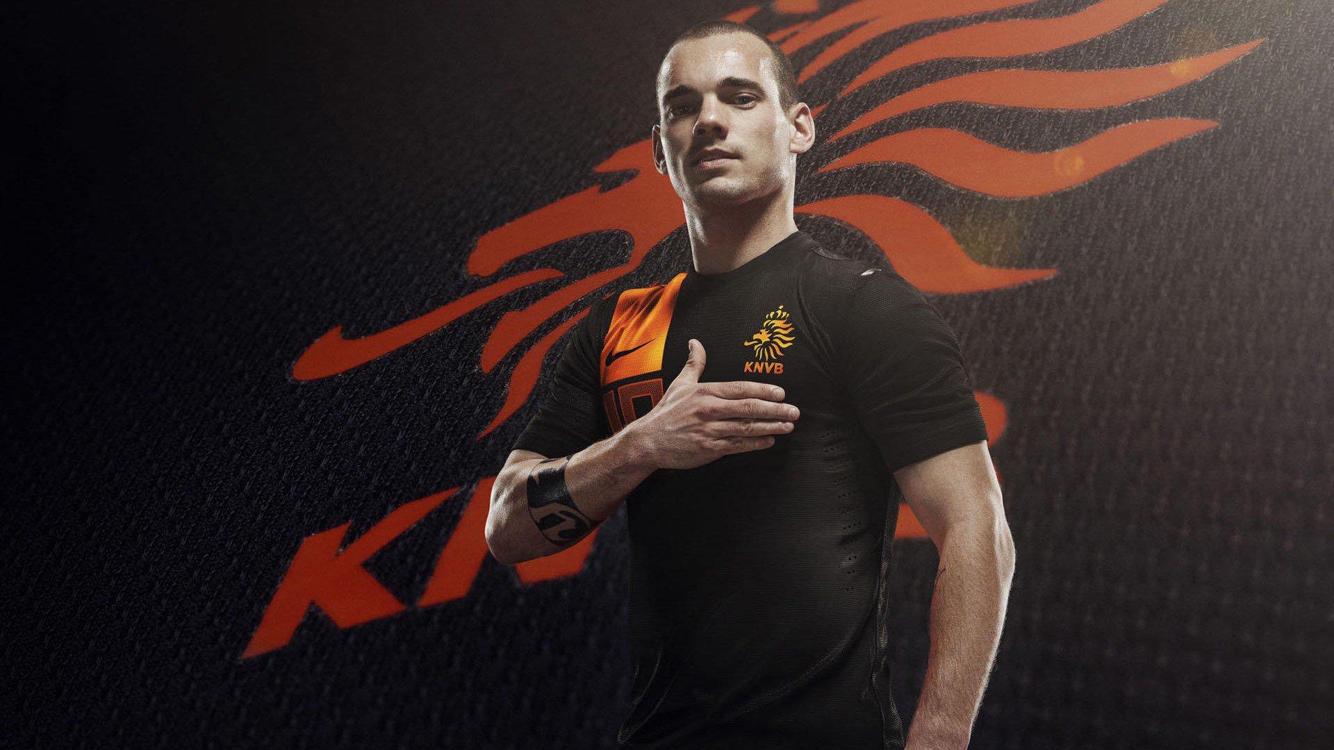 VAR介入引发裁判争议 关键判罚改变比赛走向